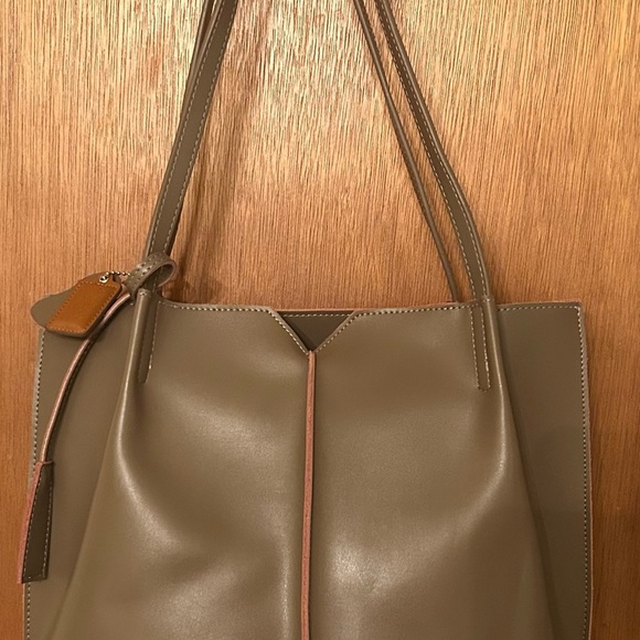 Baginning Handbags - NWOT Baginning Leather Shoulder Bag Taupe